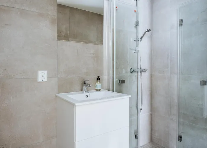 L Strandgaten - New In Center